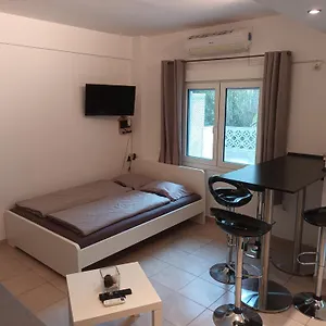 Apartment Palm, Peraía